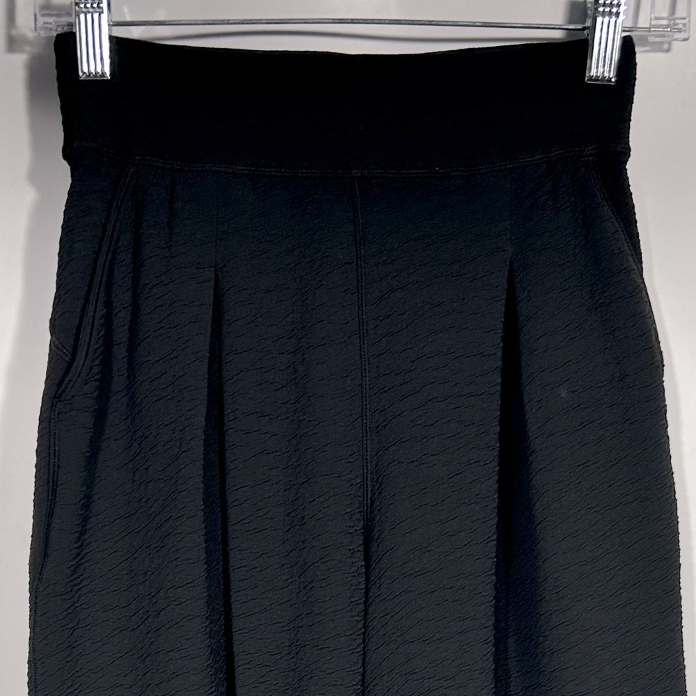 LULULEMON Can You Feel The Pleat Crop Moonwalk Size 4 - Picture 8 of 13